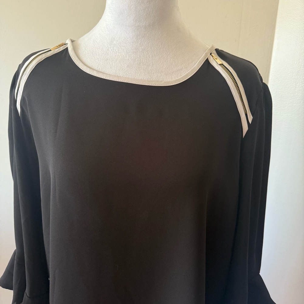NEW New York & Company Black Bell Sleeve Ruffle Blouse Top Size M - Picture 5 of 11